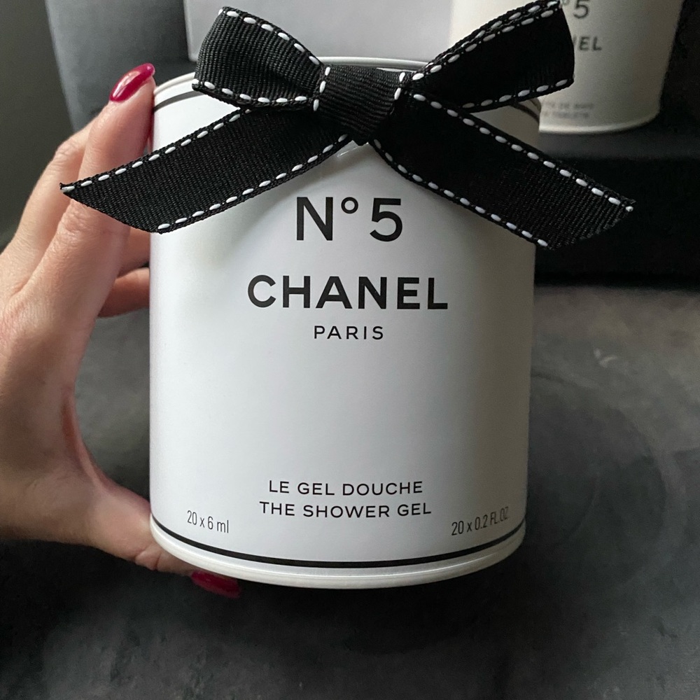 Chanel - Picture 2 of 8